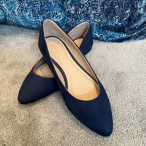 NWOB OLD NAVY POINTY TOE BALLERINA FLAT in NAVY BLUE, Size 7M